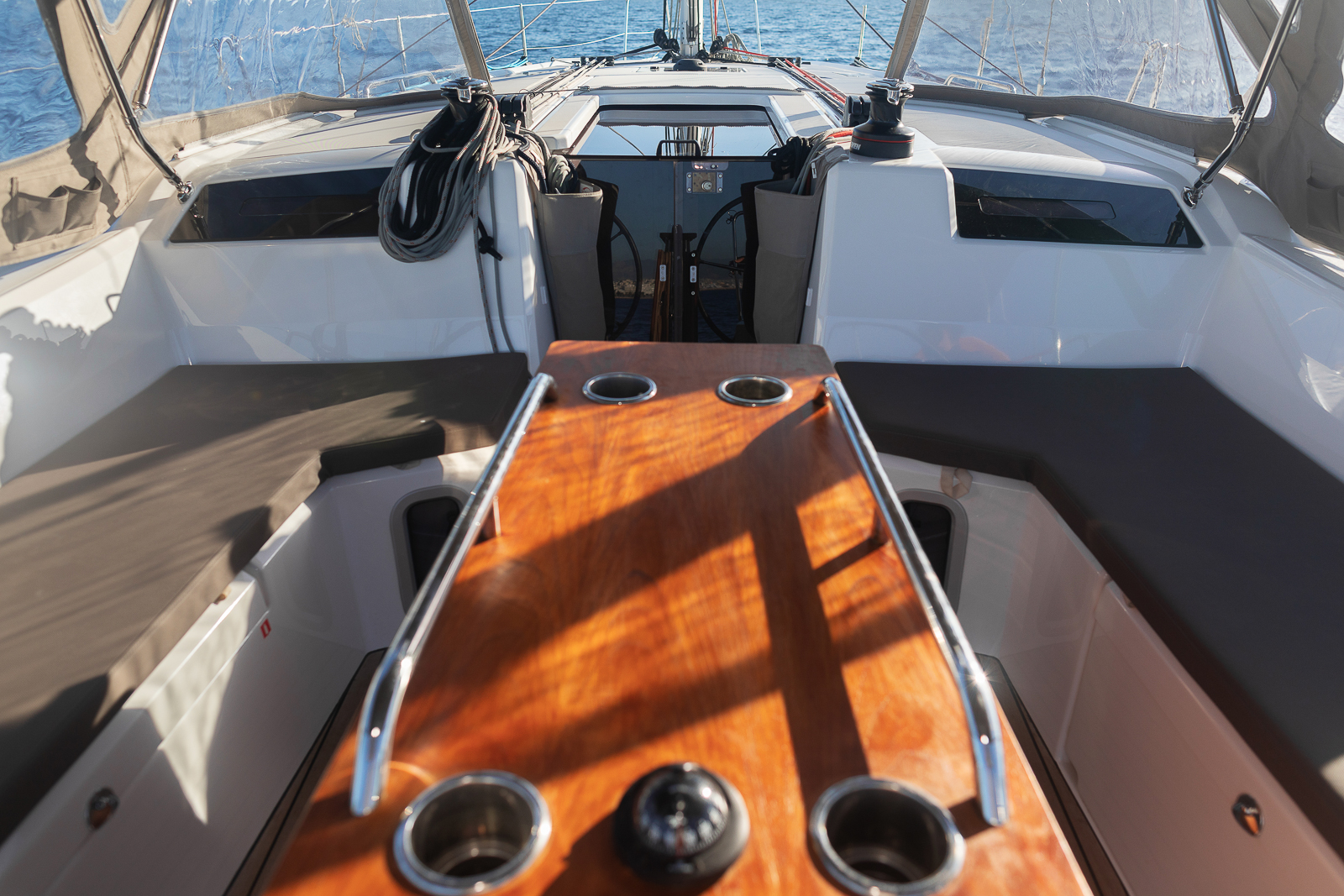Photo #8 - Oceanis 40.1 (Kos 40.9) in Atene - 34646