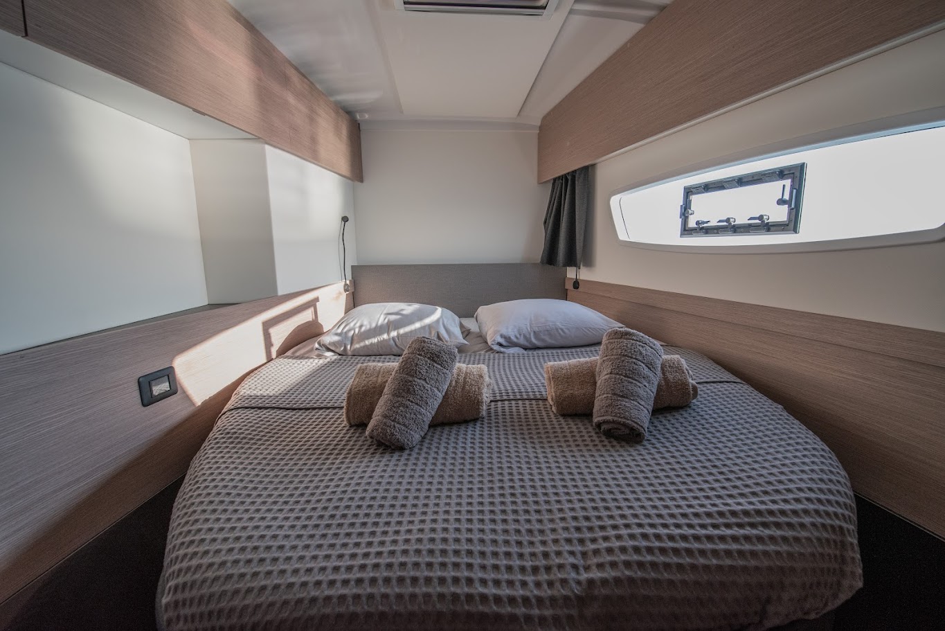 Photo #8 - Fountaine Pajot Astrea 42 - 4 + 2 cab. (Nou Nou 1) in Athens - 34688