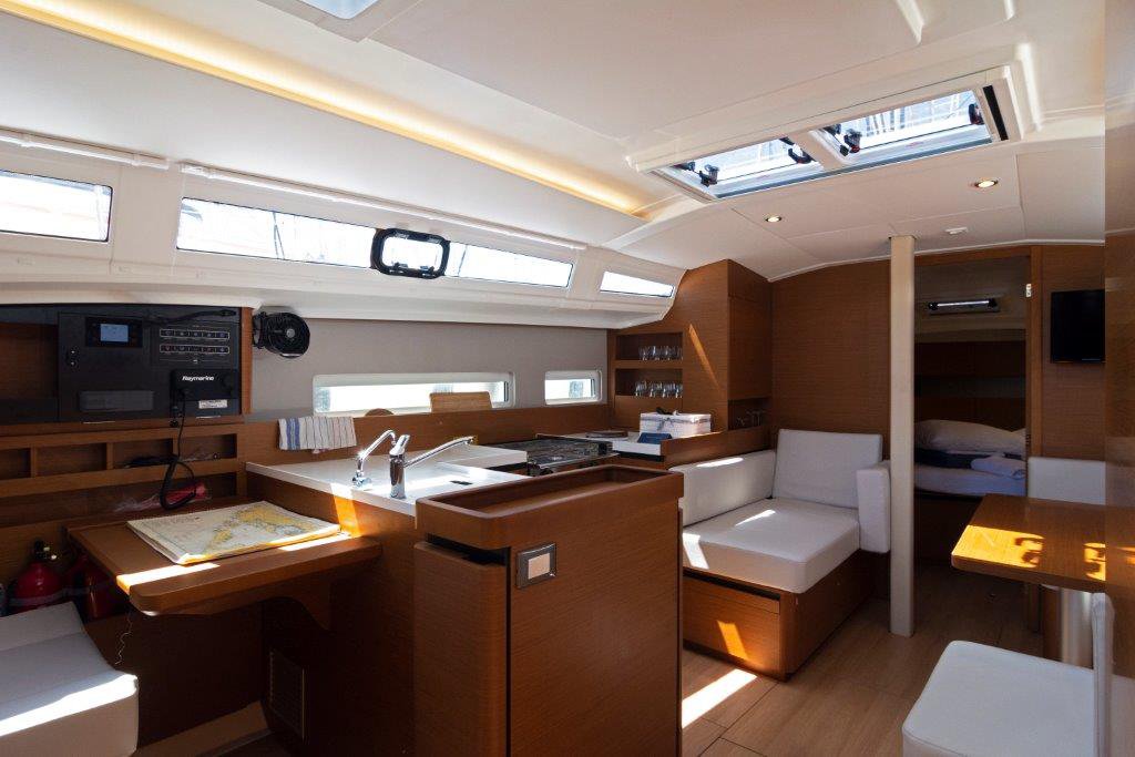 Photo #8 - Sun Odyssey 410 - 3 cab. (Shaken Not Stirred) in Dubrovnik - 34738