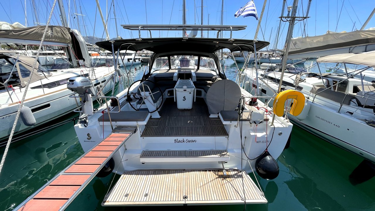 Photo #4 - Oceanis 51.1 - 5 + 1 cab. (Black Swan) en Athènes - 34757