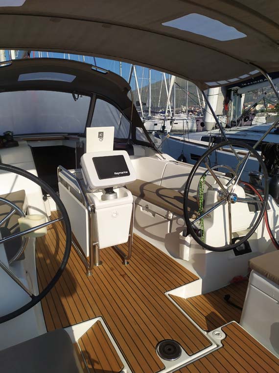 Photo #4 - Sun Odyssey 419 - 3 cab. (Mango Tango) in Trogir - 34764