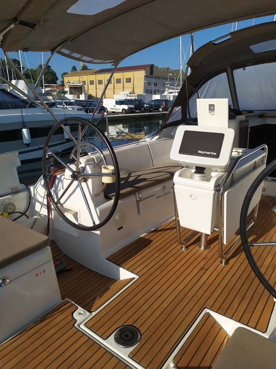 Photo #5 - Sun Odyssey 419 - 3 cab. (Mango Tango) in Trogir - 34764