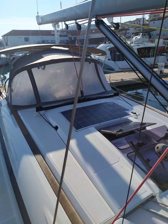 Photo #7 - Sun Odyssey 419 - 3 cab. (Mango Tango) in Trogir - 34764