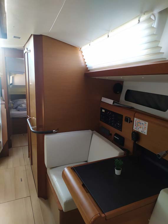 Photo #9 - Sun Odyssey 419 - 3 cab. (Mango Tango) in Trogir - 34764