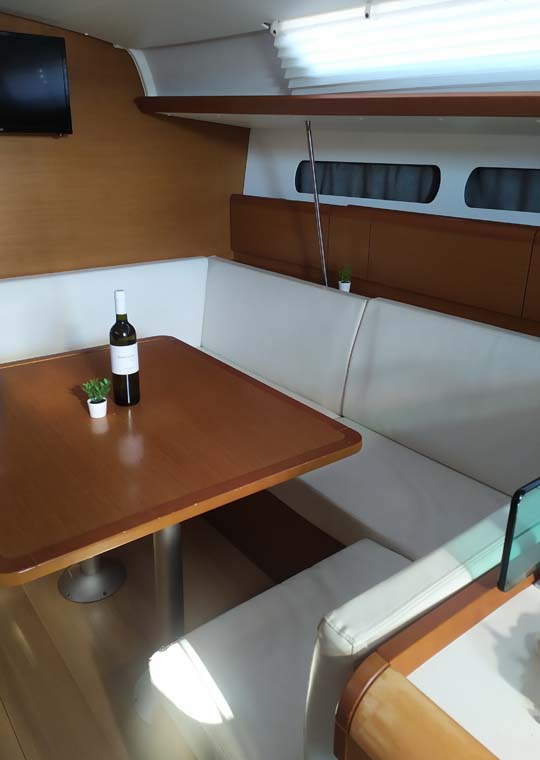 Photo #11 - Sun Odyssey 419 - 3 cab. (Mango Tango) in Trogir - 34764
