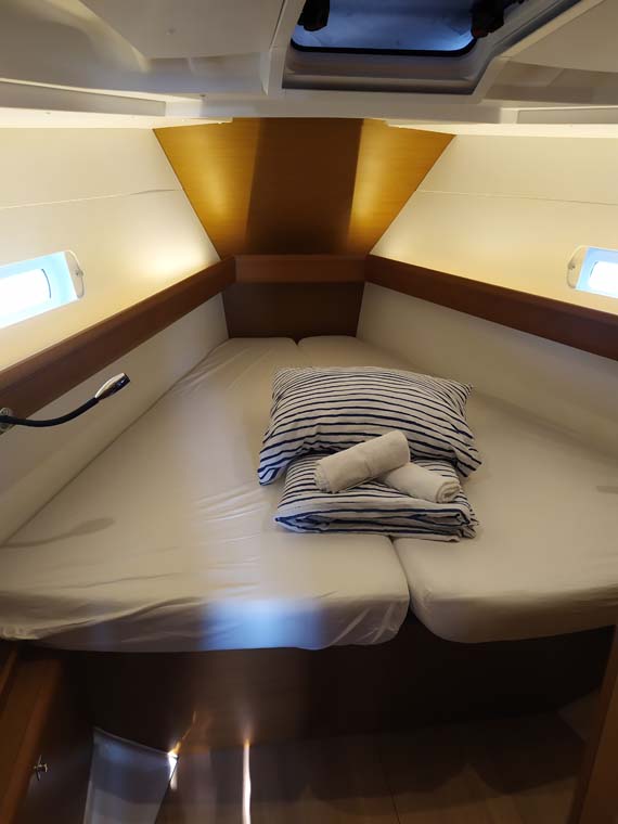 Photo #14 - Sun Odyssey 419 - 3 cab. (Mango Tango) in Trogir - 34764