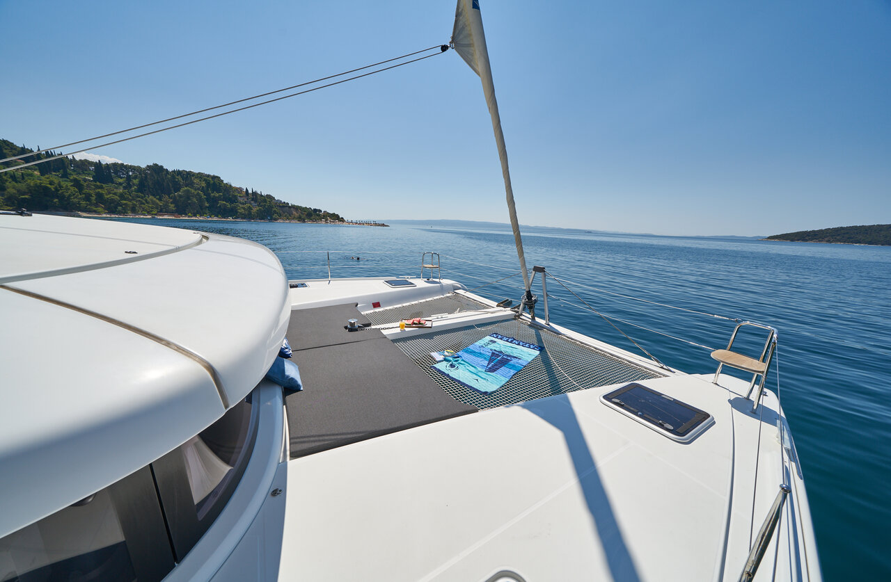 Photo #9 - Lagoon 42 - 3 + 1 cab. (Aura) in Split - 34777