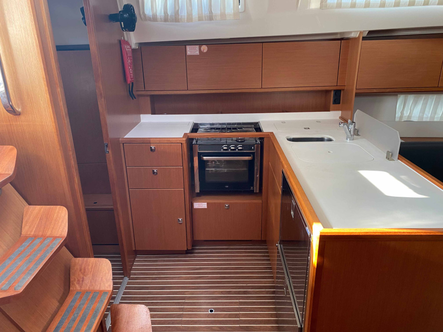 Photo #6 - Bavaria C45 Holiday - 5 cab. (CLASS) in Skiathos - 34990