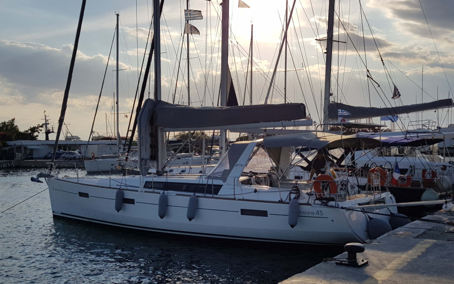 Photo #4 - Oceanis 45 - 3 cab. (ECONOMY) in Athens - 35048