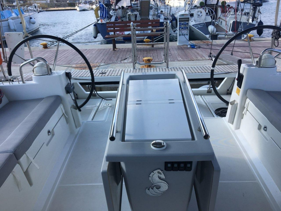Photo #5 - Oceanis 45 - 3 cab. (ECONOMY) in Athens - 35048