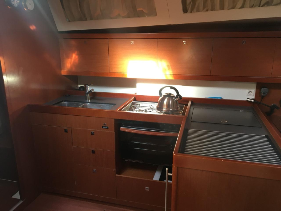 Photo #9 - Oceanis 45 - 3 cab. (ECONOMY) in Athens - 35048