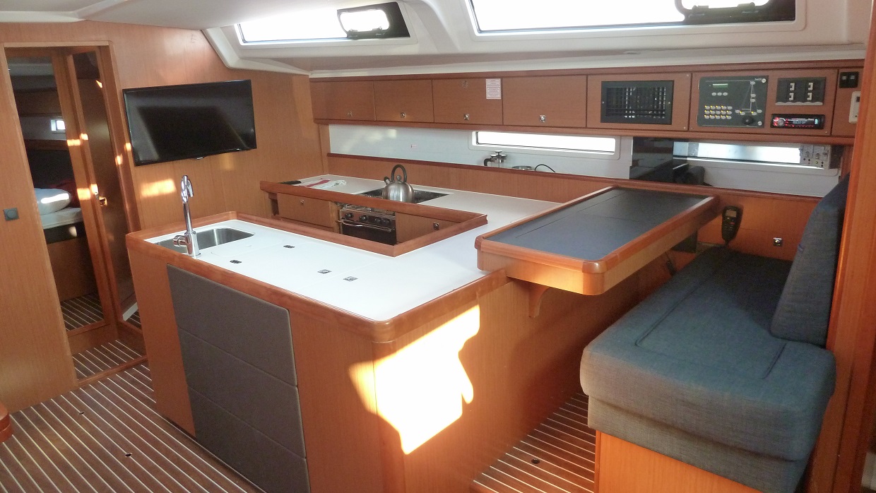 Photo #5 - Bavaria Cruiser 56 - 5 + 1 cab. (ECONOMY) in Athen - 35074