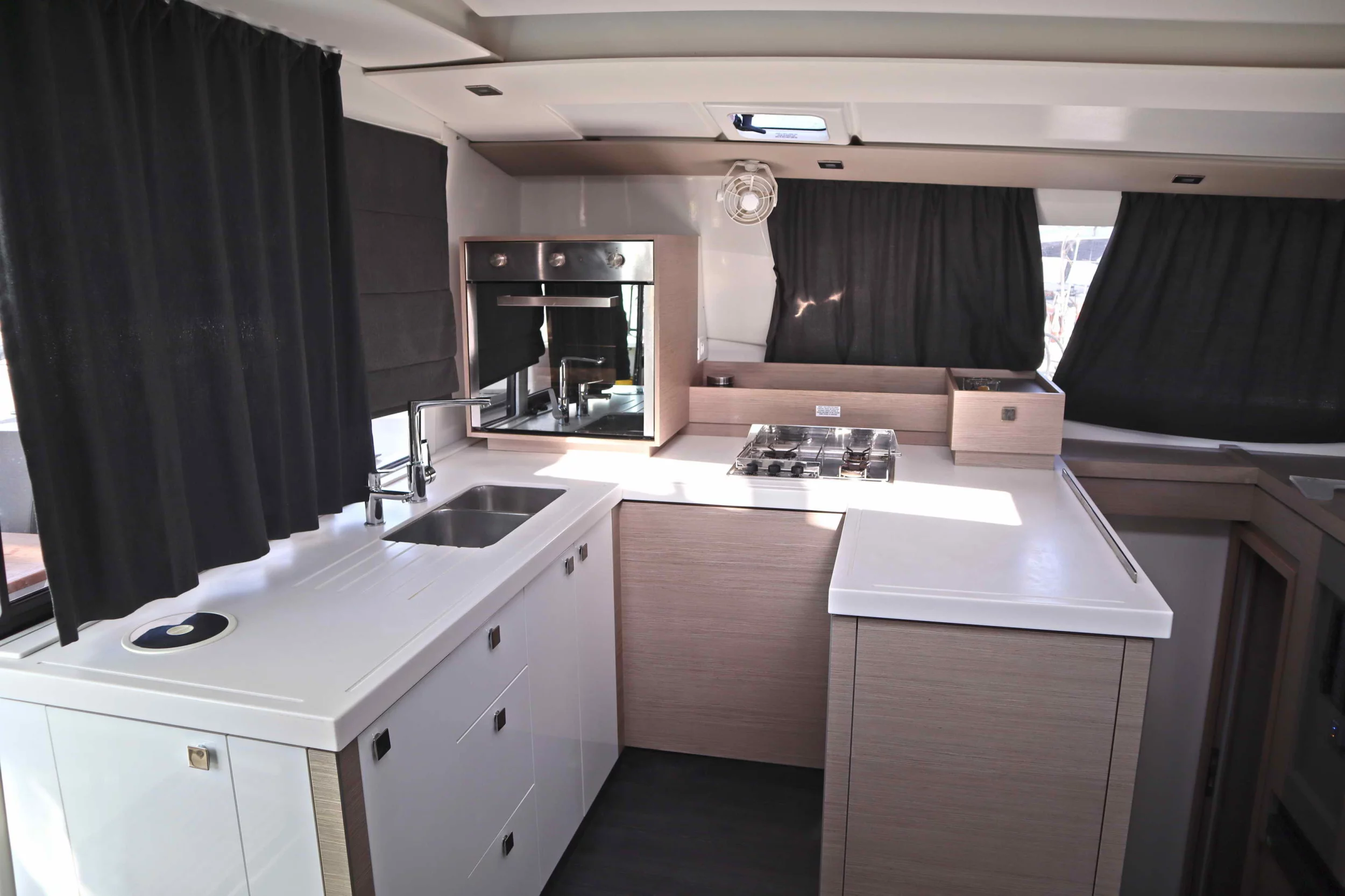 Fountaine Pajot Astrea 42 - 3 + 2 cab. (CLASS)  - 12