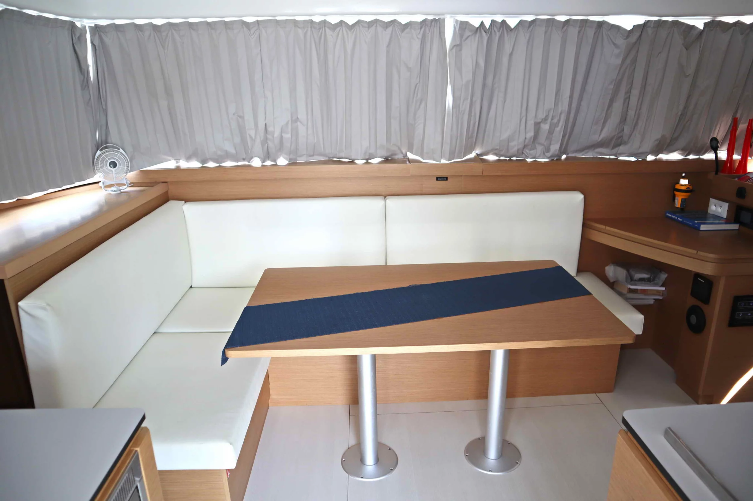 Excess 11 - 4 + 1 + 1 cab. (CLASS)  - 9