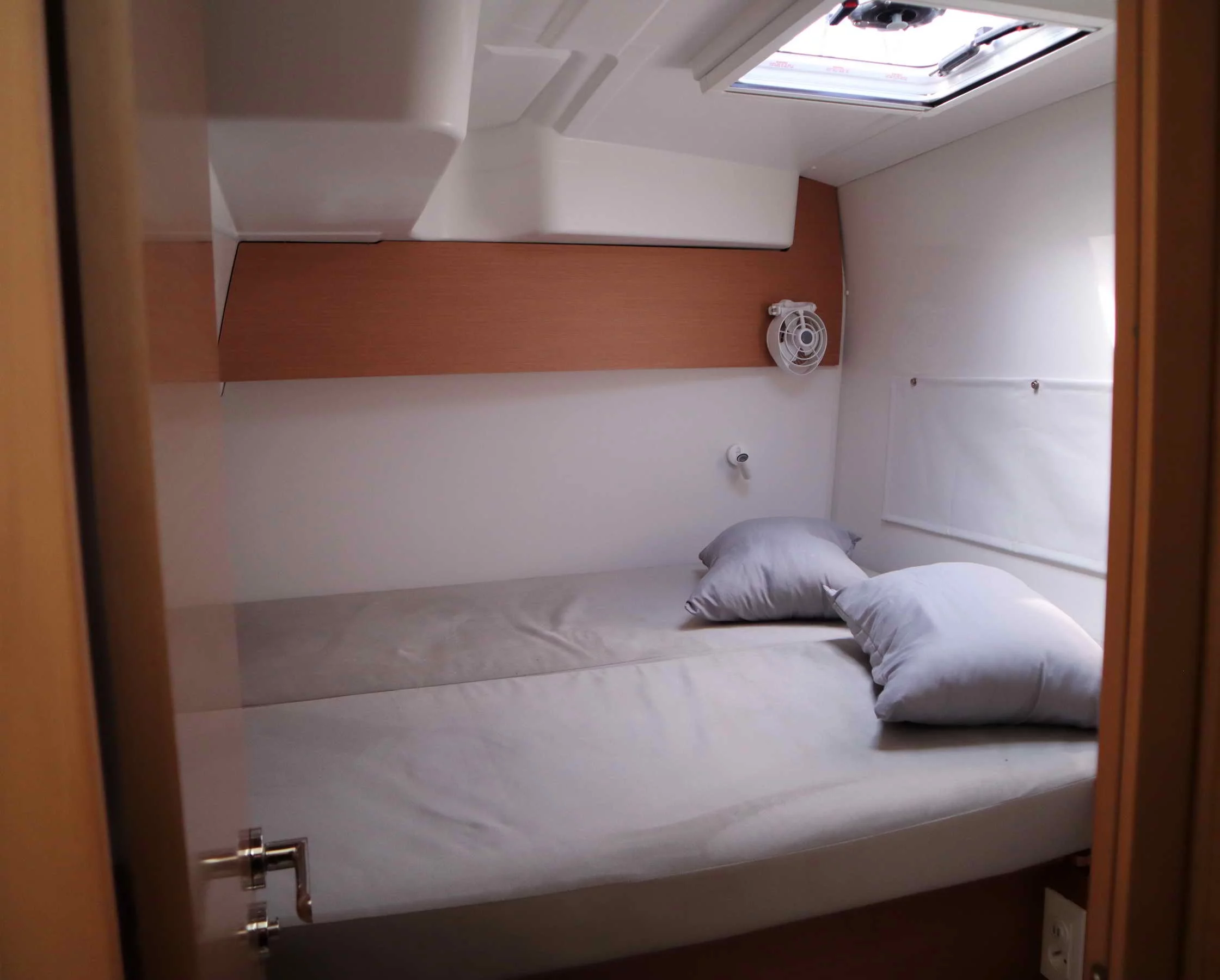 Excess 11 - 4 + 1 + 1 cab. (CLASS)  - 15