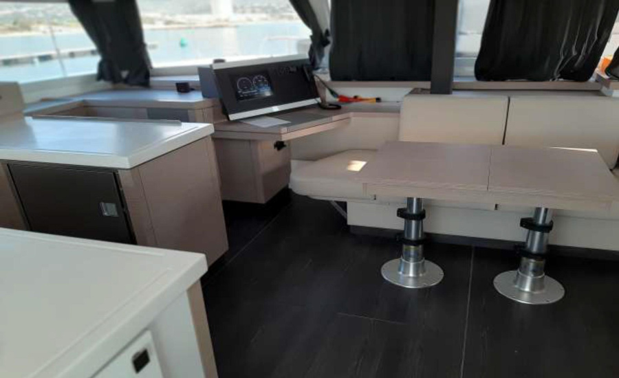 Photo #6 - Fountaine Pajot Astrea 42 - 3 + 2 cab. (CLASS) in Bormes Les Mimosas - 35168