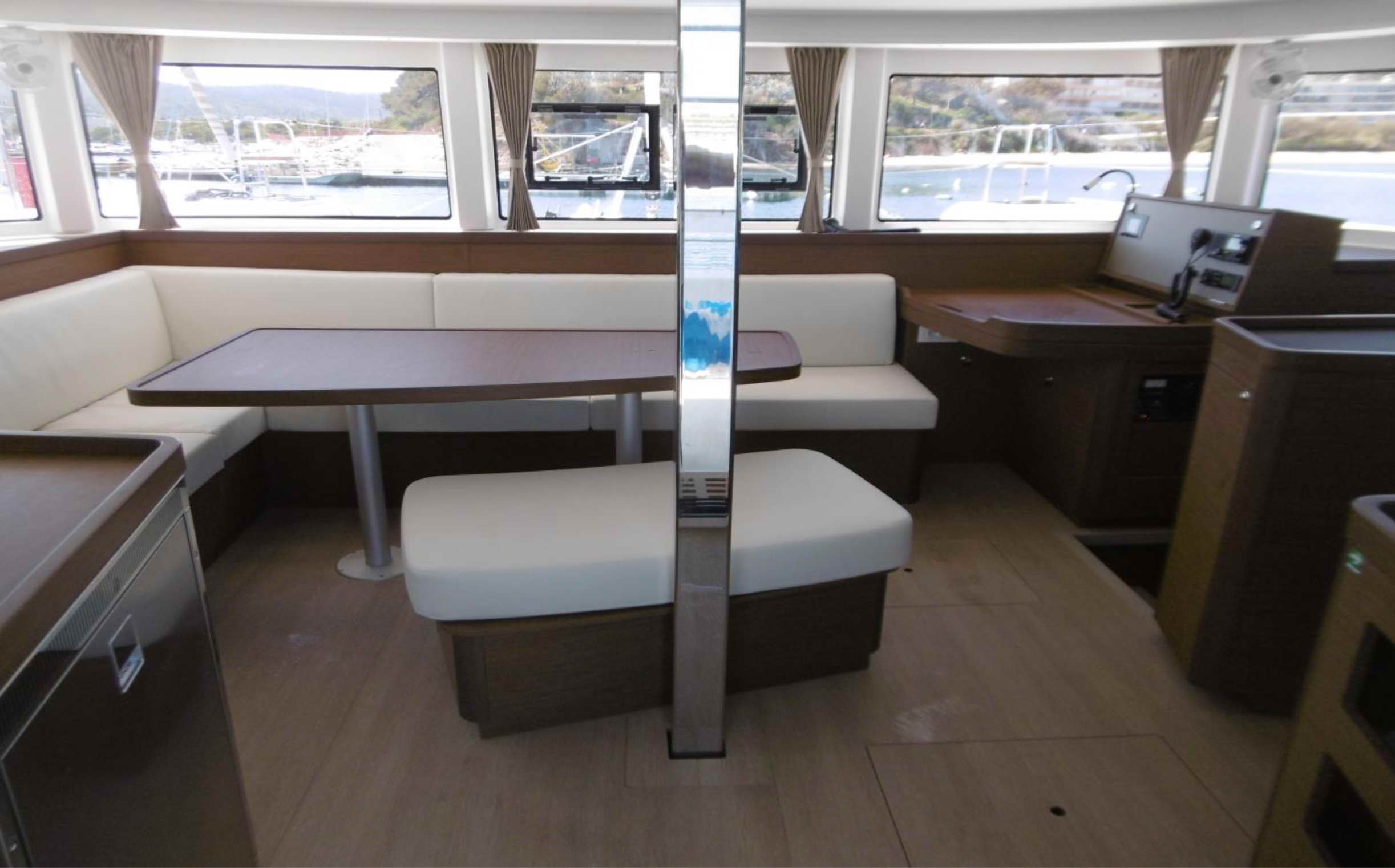 Photo #10 - Lagoon 42 - 4 + 2 cab. (ECONOMY) in Bormes Les Mimosas - 35173