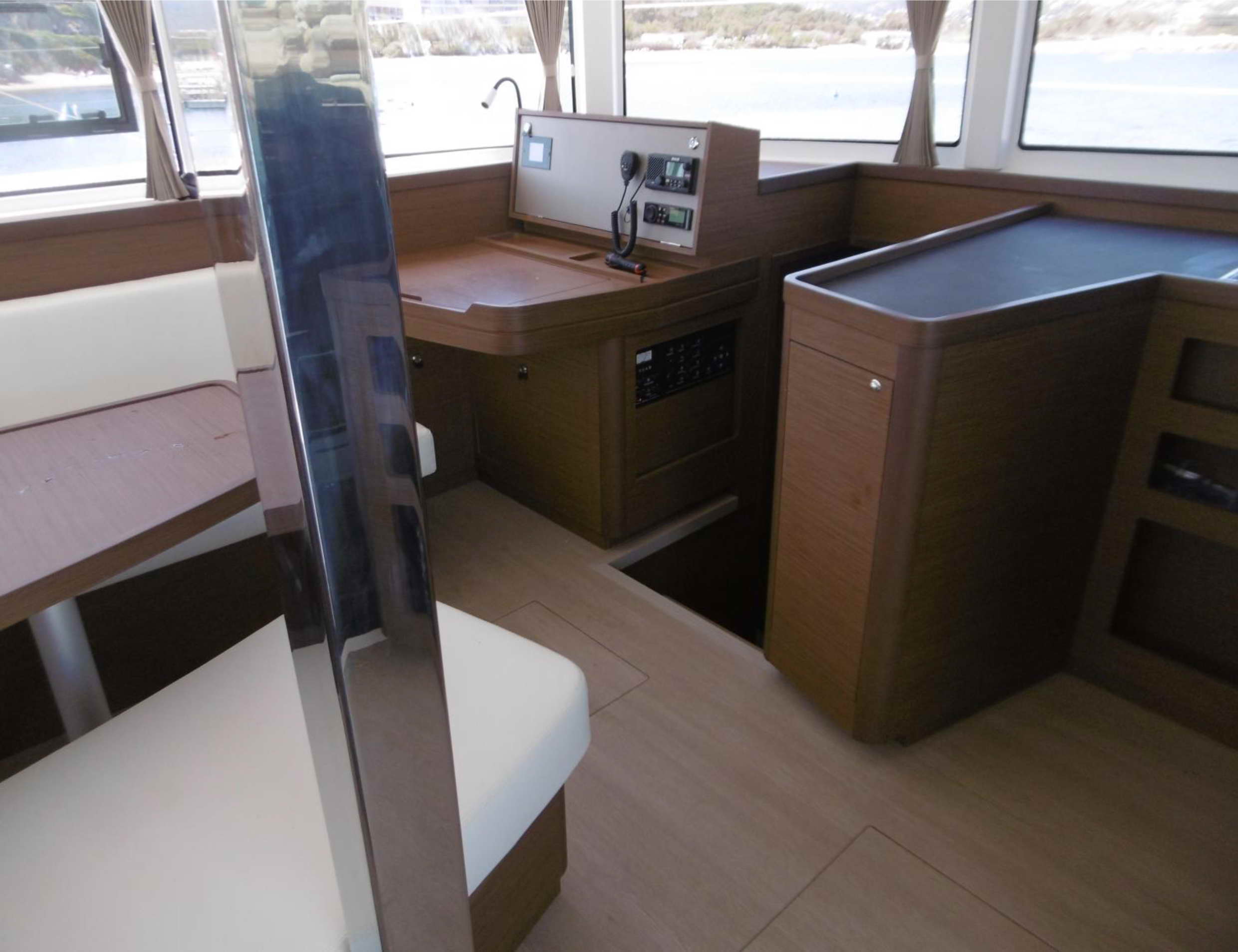 Photo #11 - Lagoon 42 - 4 + 2 cab. (ECONOMY) in Bormes Les Mimosas - 35173