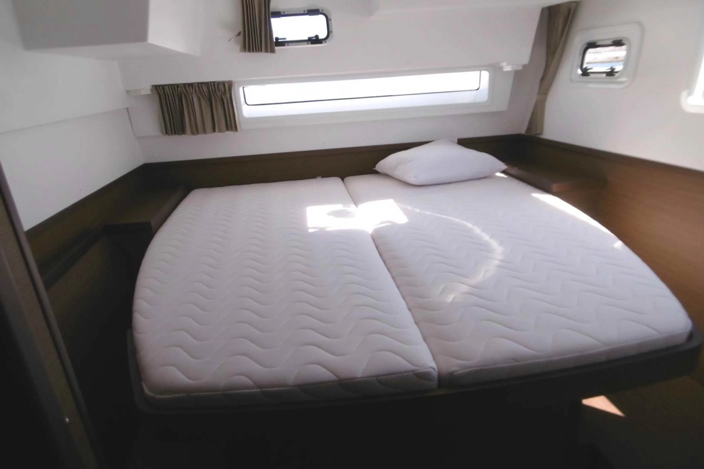 Lagoon 42 - 4 + 2 cab. (ECONOMY)  - 13
