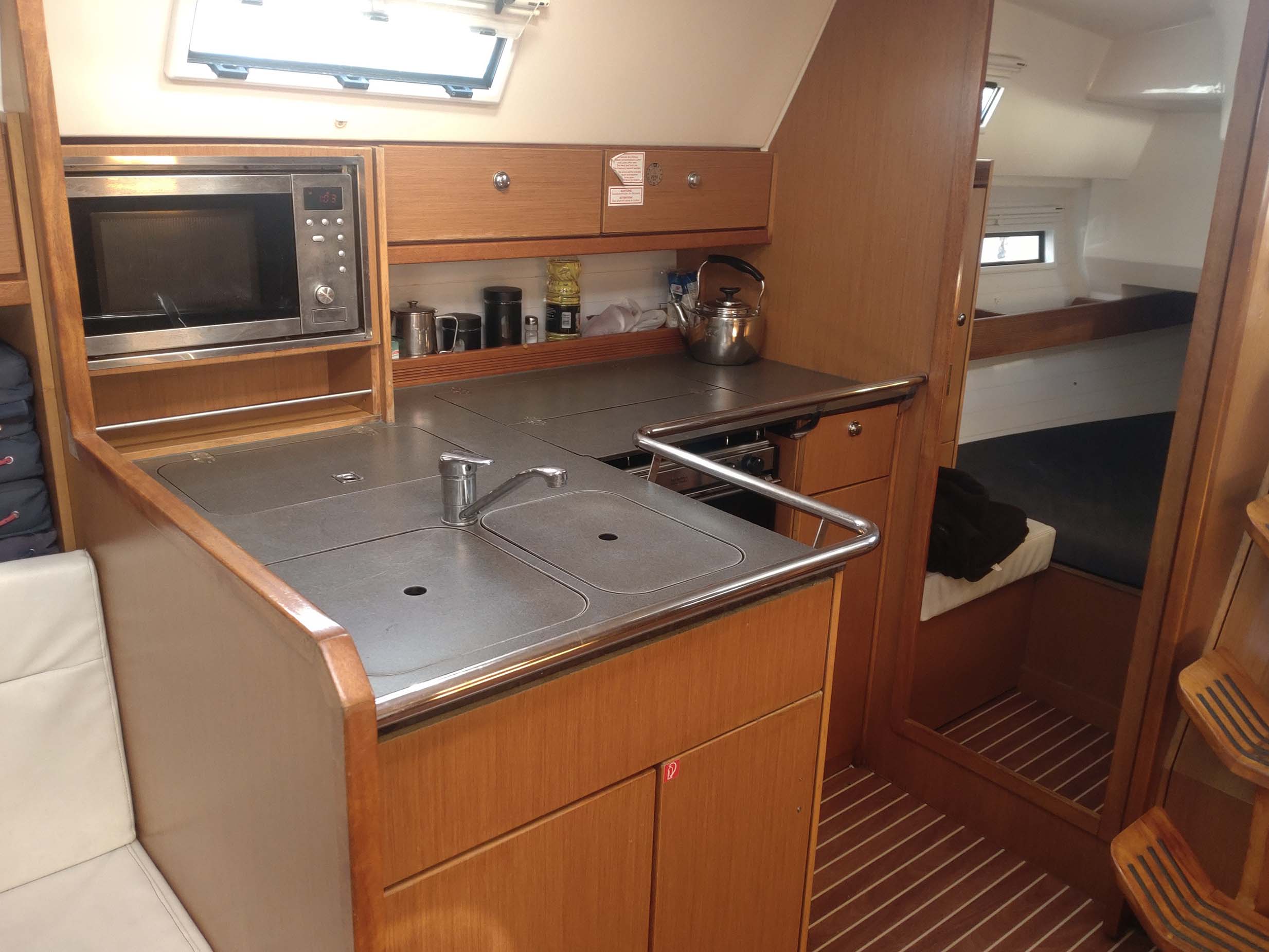 Photo #7 - Bavaria Cruiser 36 (ECONOMY) in Athen - 35242