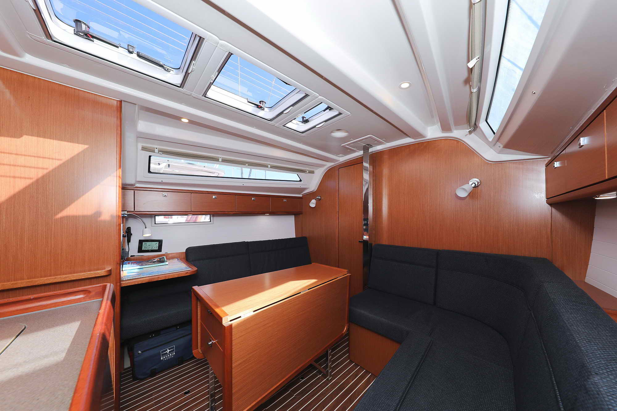 Photo #12 - Bavaria Cruiser 37 - 3 cab. (ECONOMY) in Zadar - 35254