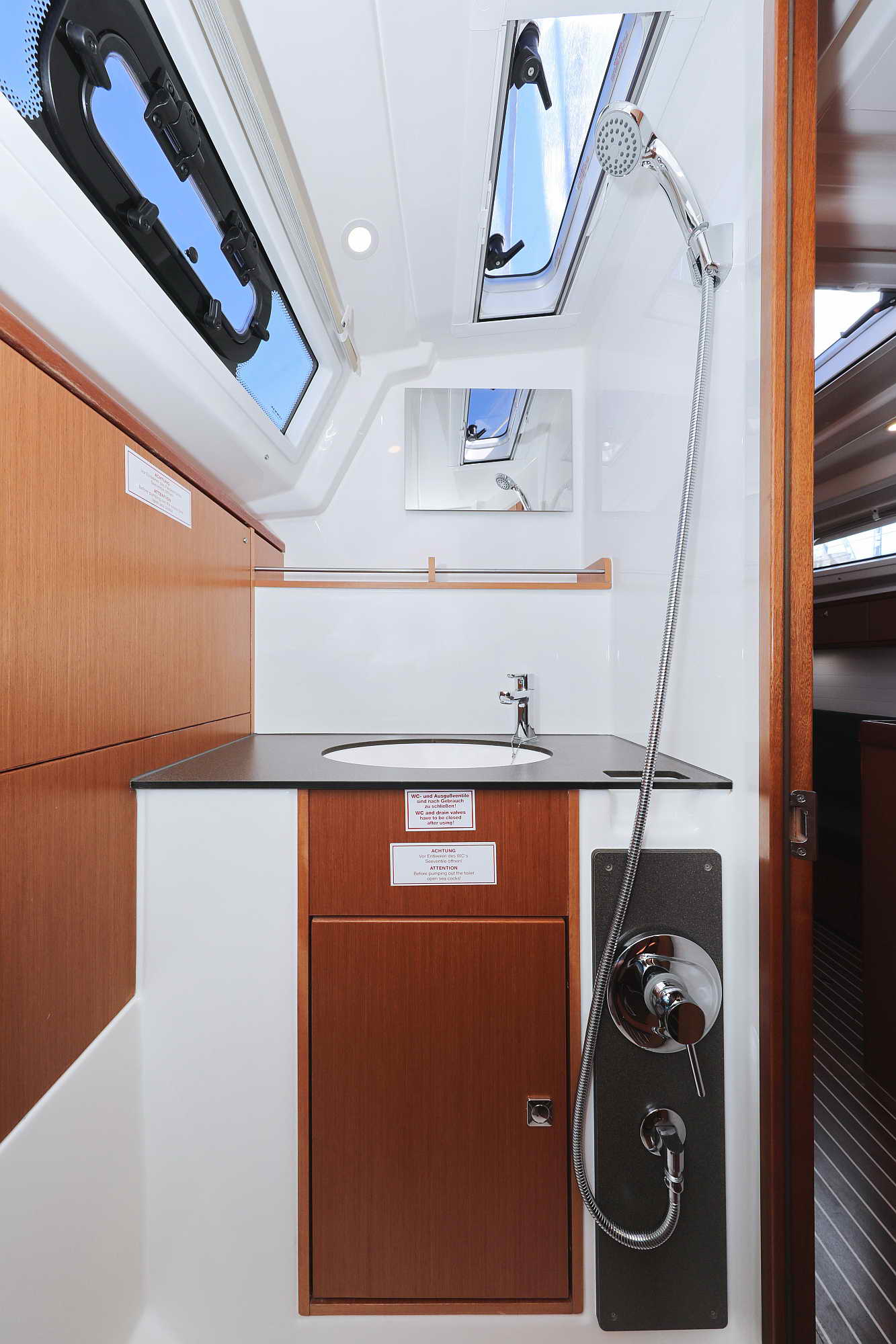 Photo #23 - Bavaria Cruiser 37 - 3 cab. (ECONOMY) in Zadar - 35254