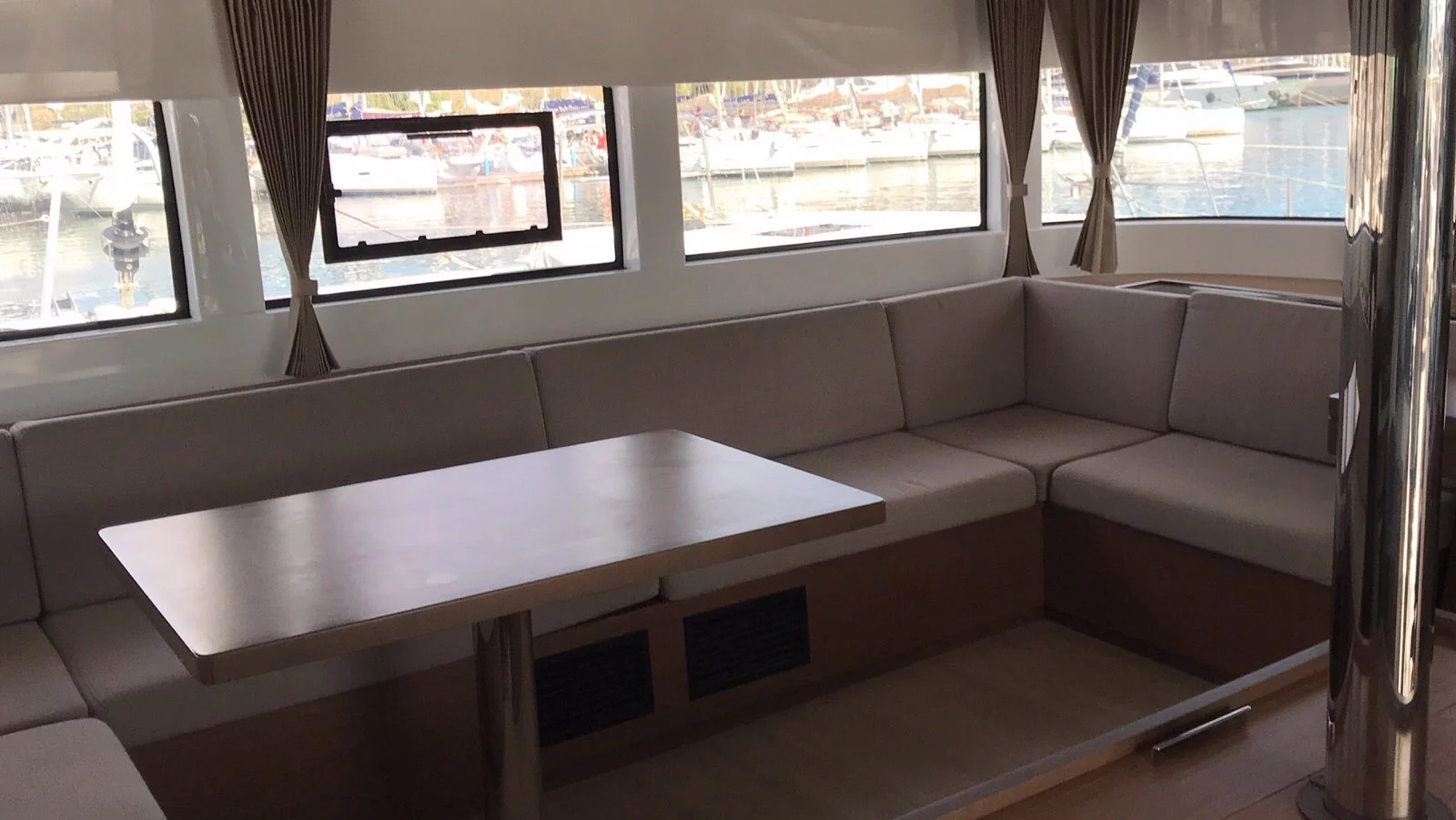 Lagoon 50 (ECONOMY)  - 10