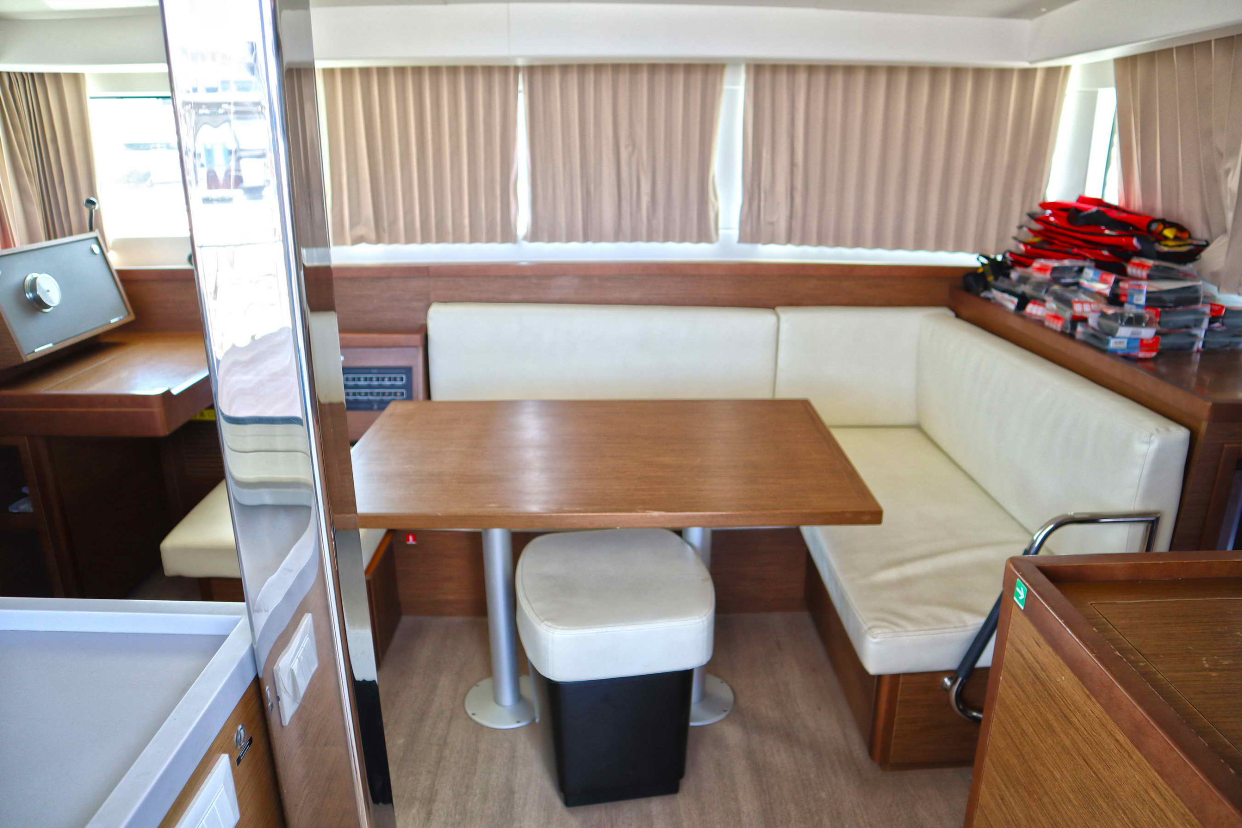 Photo #9 - Lagoon 40 - 3 + 2 cab (ECONOMY) in Athens - 35301