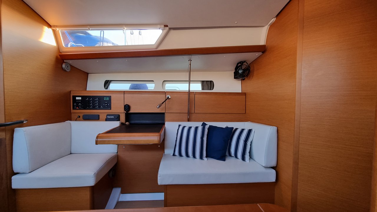 Photo #7 - Sun Odyssey 449 (Blue Moon) in Pula - 35520