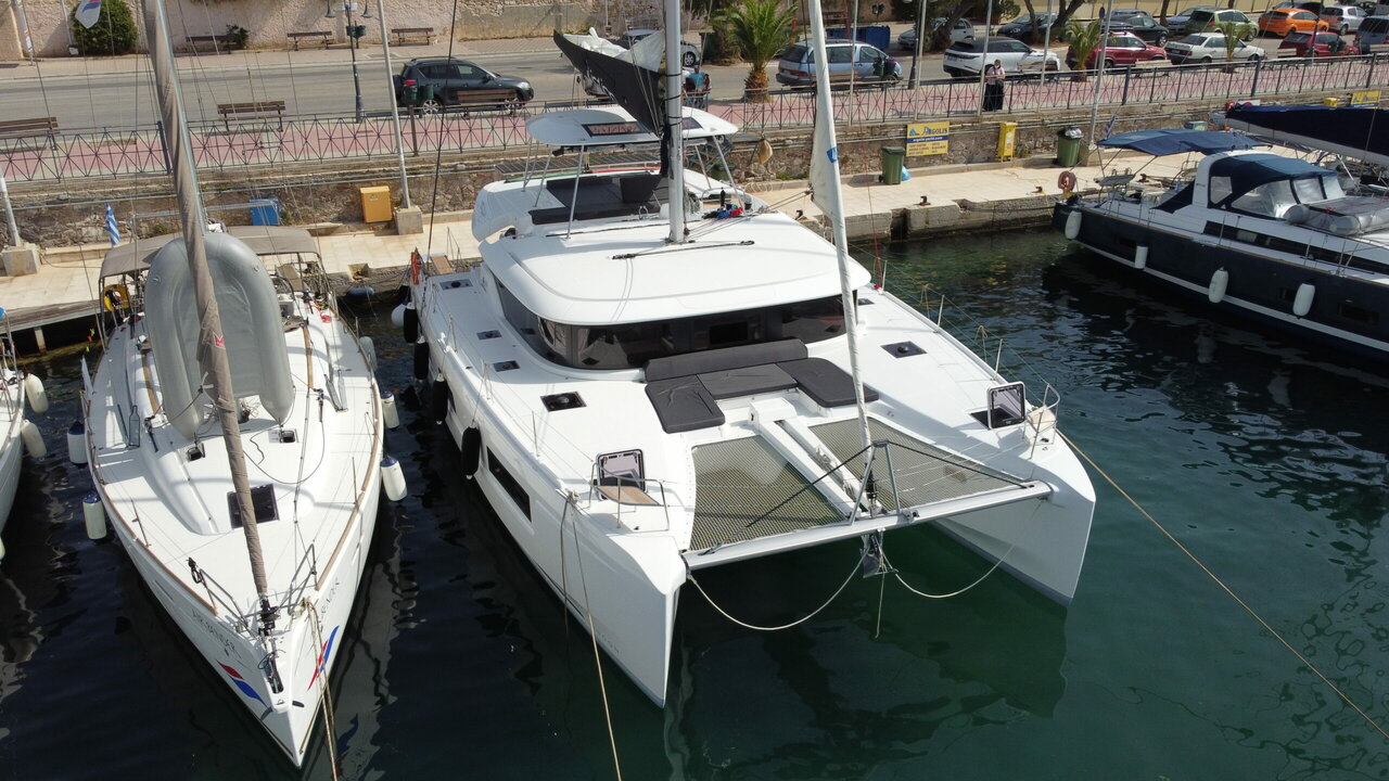 Photo #4 - Lagoon 46 - 4 + 2 cab. (Sea Star) in Lavrion - 35561