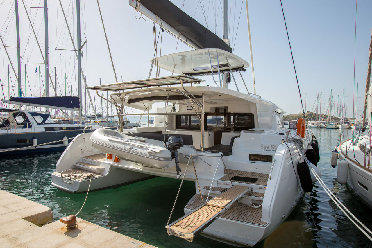 Photo #5 - Lagoon 46 - 4 + 2 cab. (Sea Star) in Lavrion - 35561