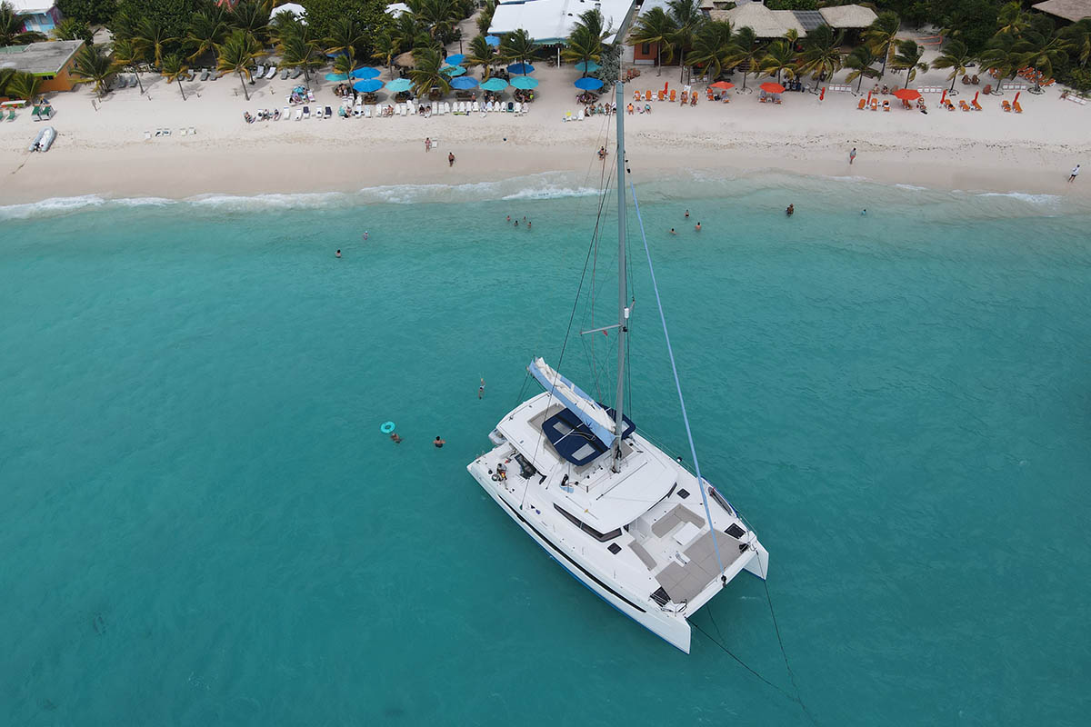 Photo #37 - Bali 5.4 - 6 + 2 cab. (Ne Plus Ultra) in Nanny Cay - 35576