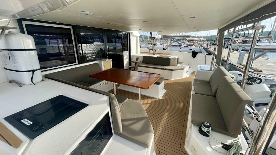 Photo #7 - Dufour 48 Catamaran - 5 + 1 cab. (Dream) in Pirovac - 35598