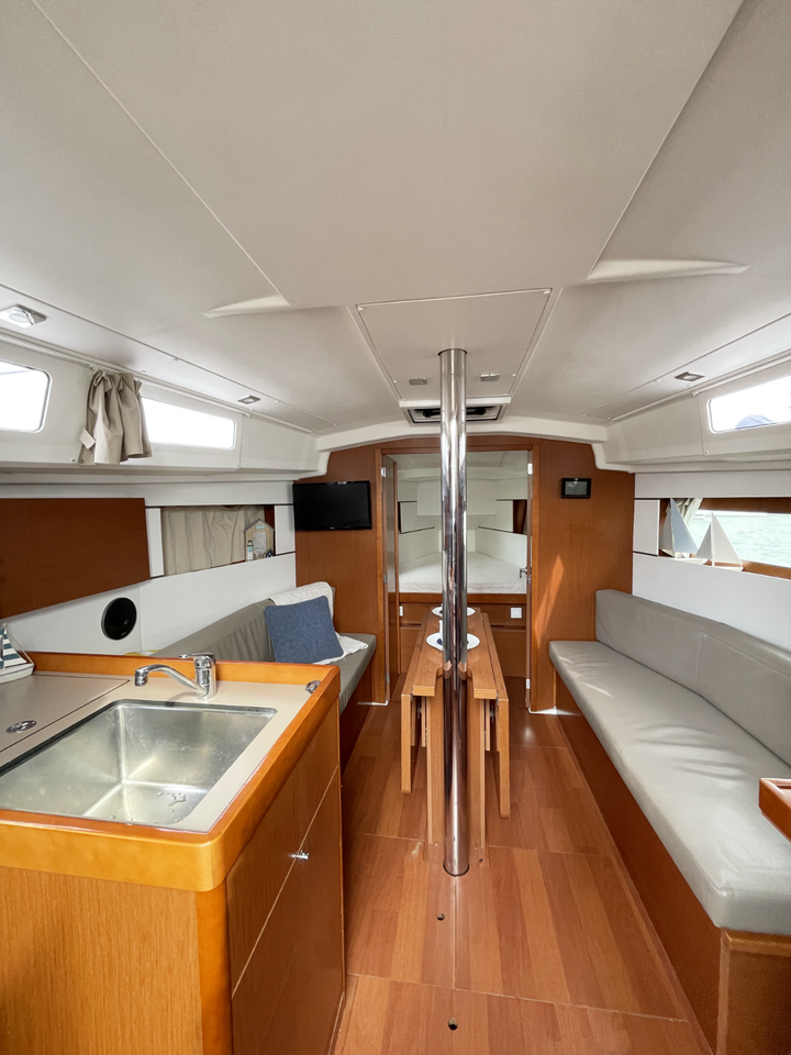 Photo #4 - Oceanis 35.1 (Caroline) in Pirovac - 35602