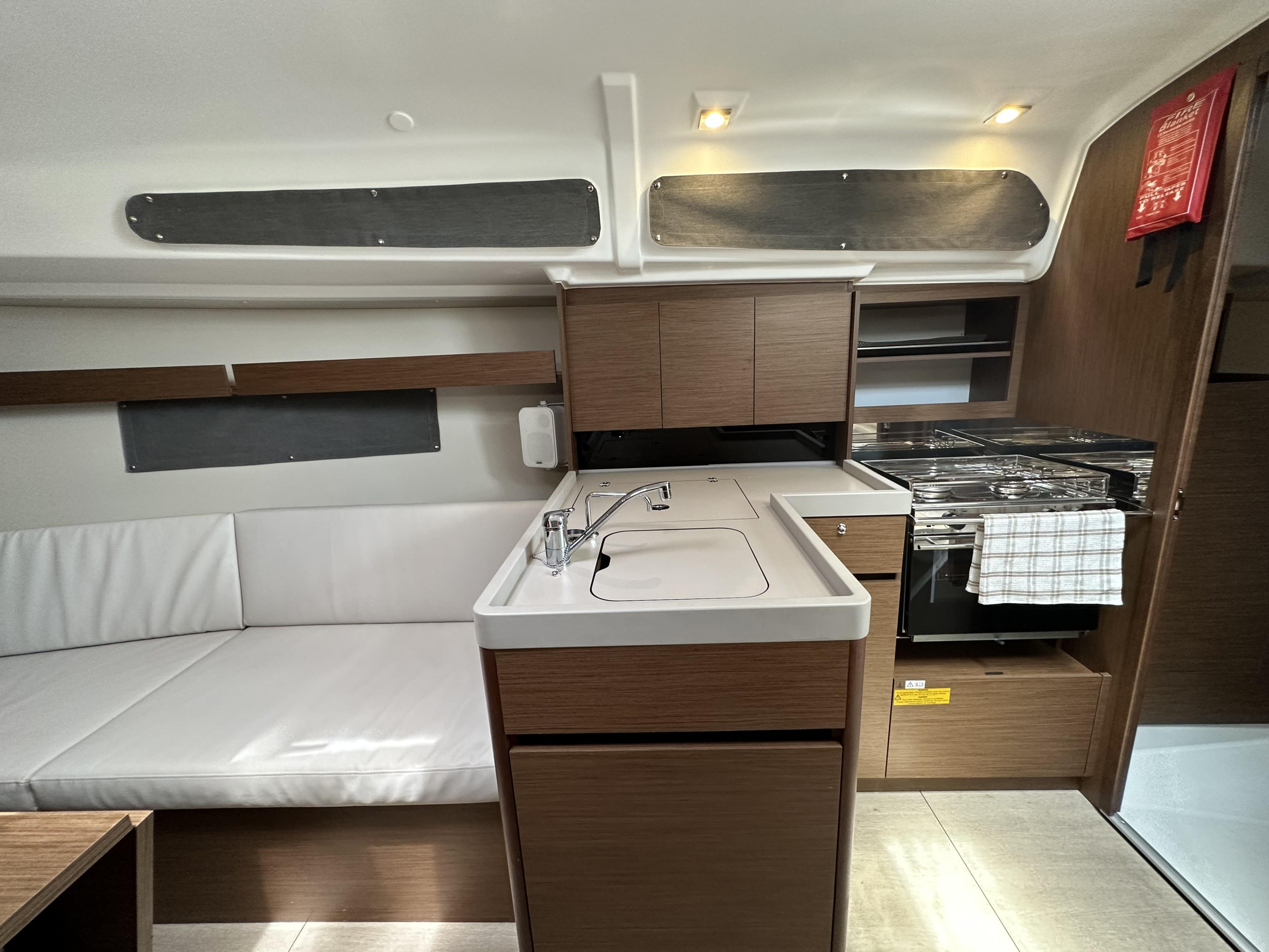 Photo #7 - Oceanis 34.1 (Aria) in Atene - 35684