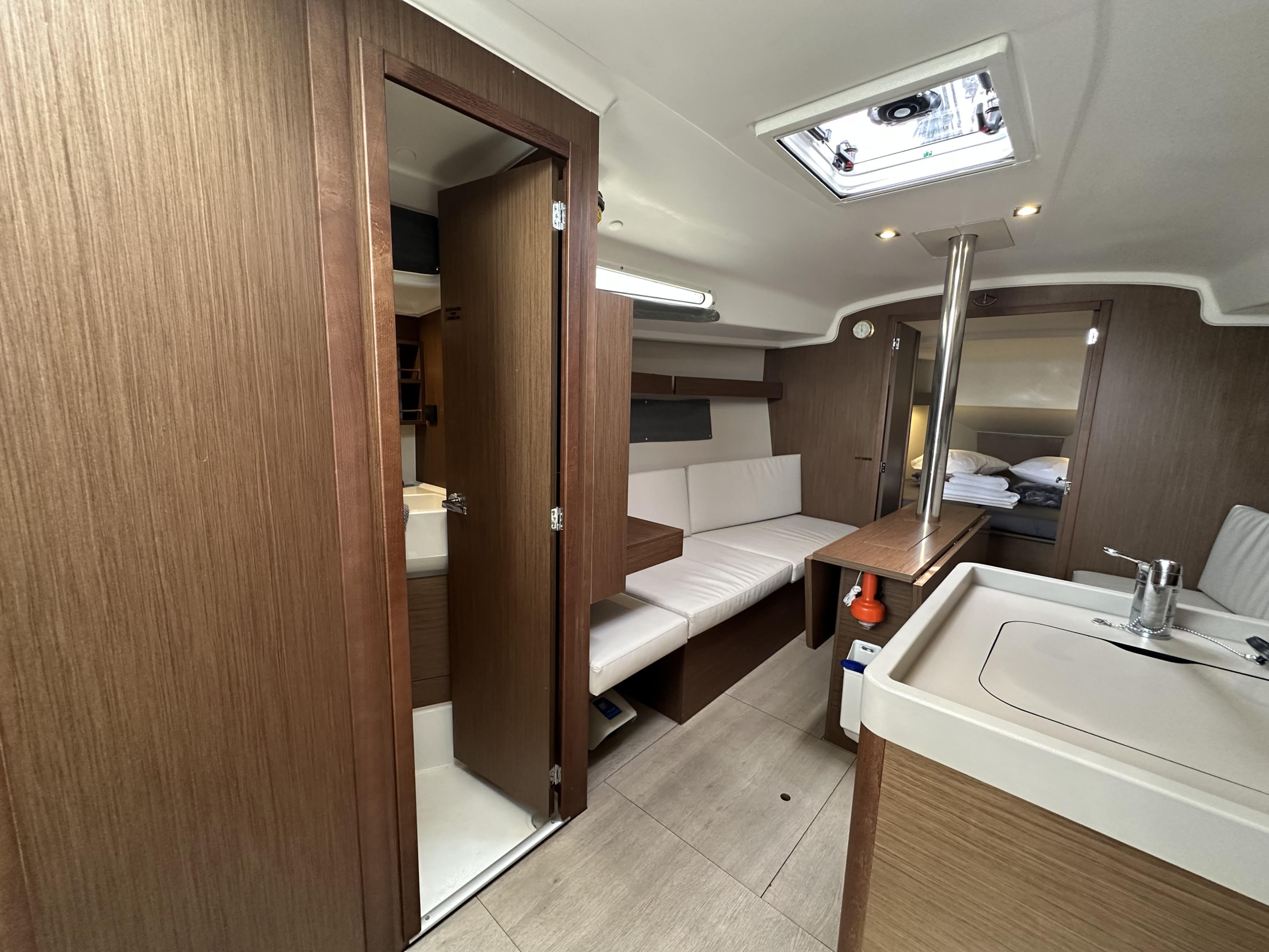 Photo #8 - Oceanis 34.1 (Aria) in Atene - 35684