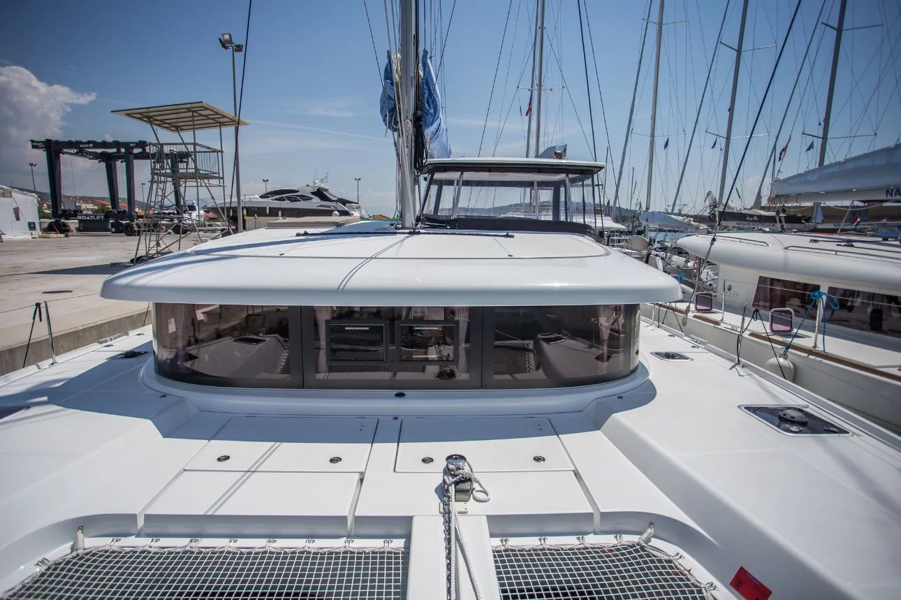 Lagoon 42 - 4 + 2 cab. ((Cabin charter) starboard bow)  - 2