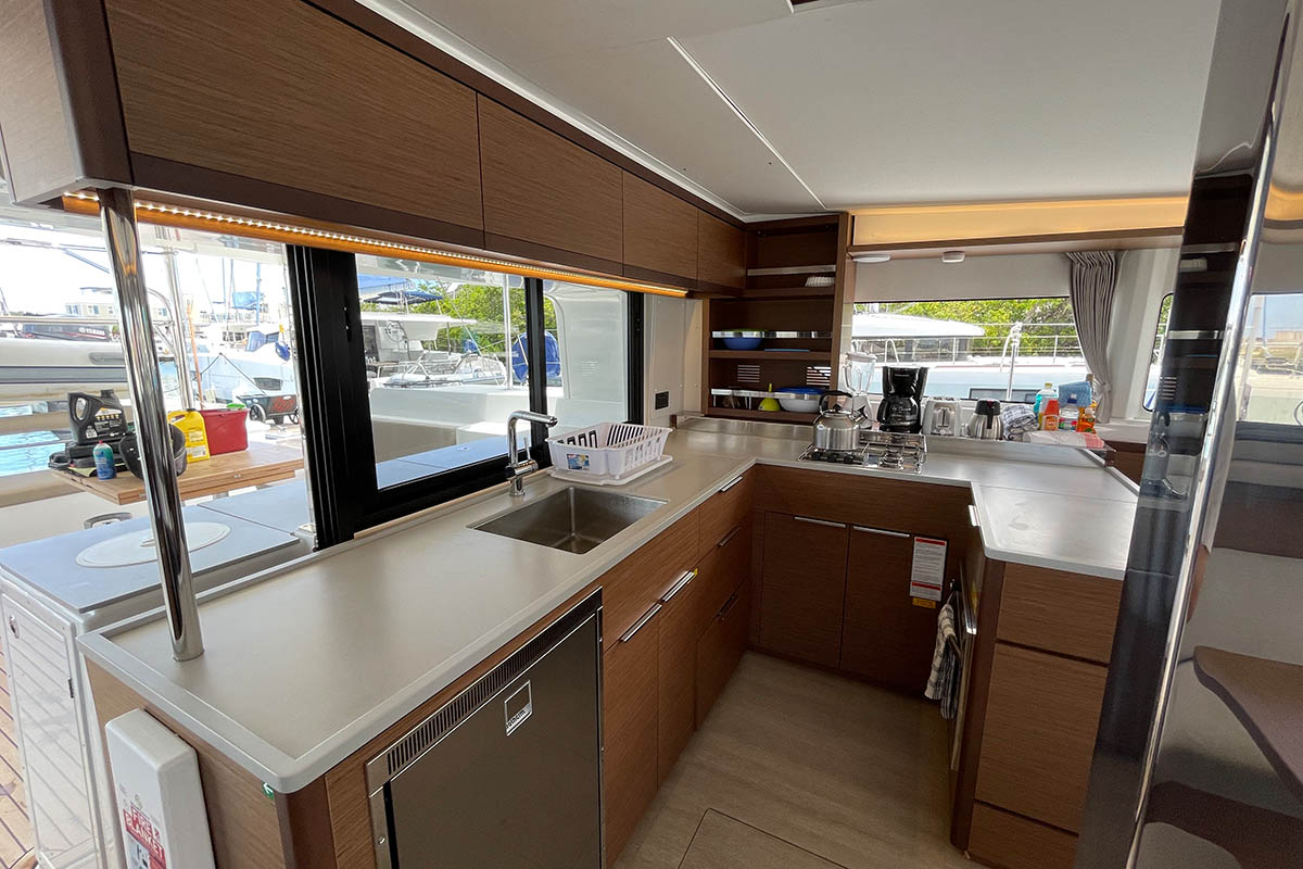 Photo #6 - Lagoon 46 - 4 + 2 cab. (Pebbles) in Nanny Cay - 36024