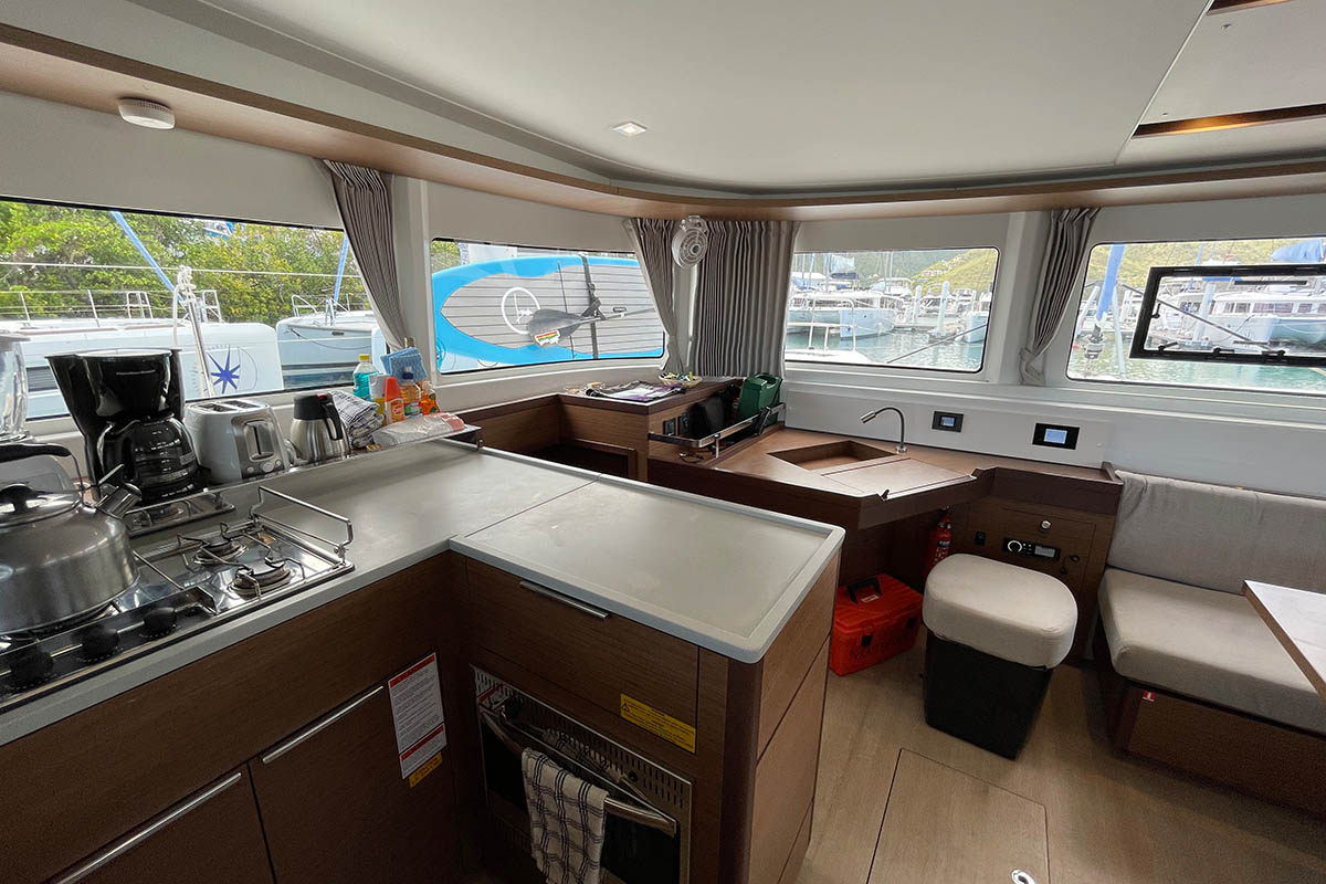 Photo #12 - Lagoon 46 - 4 + 2 cab. (Pebbles) in Nanny Cay - 36024