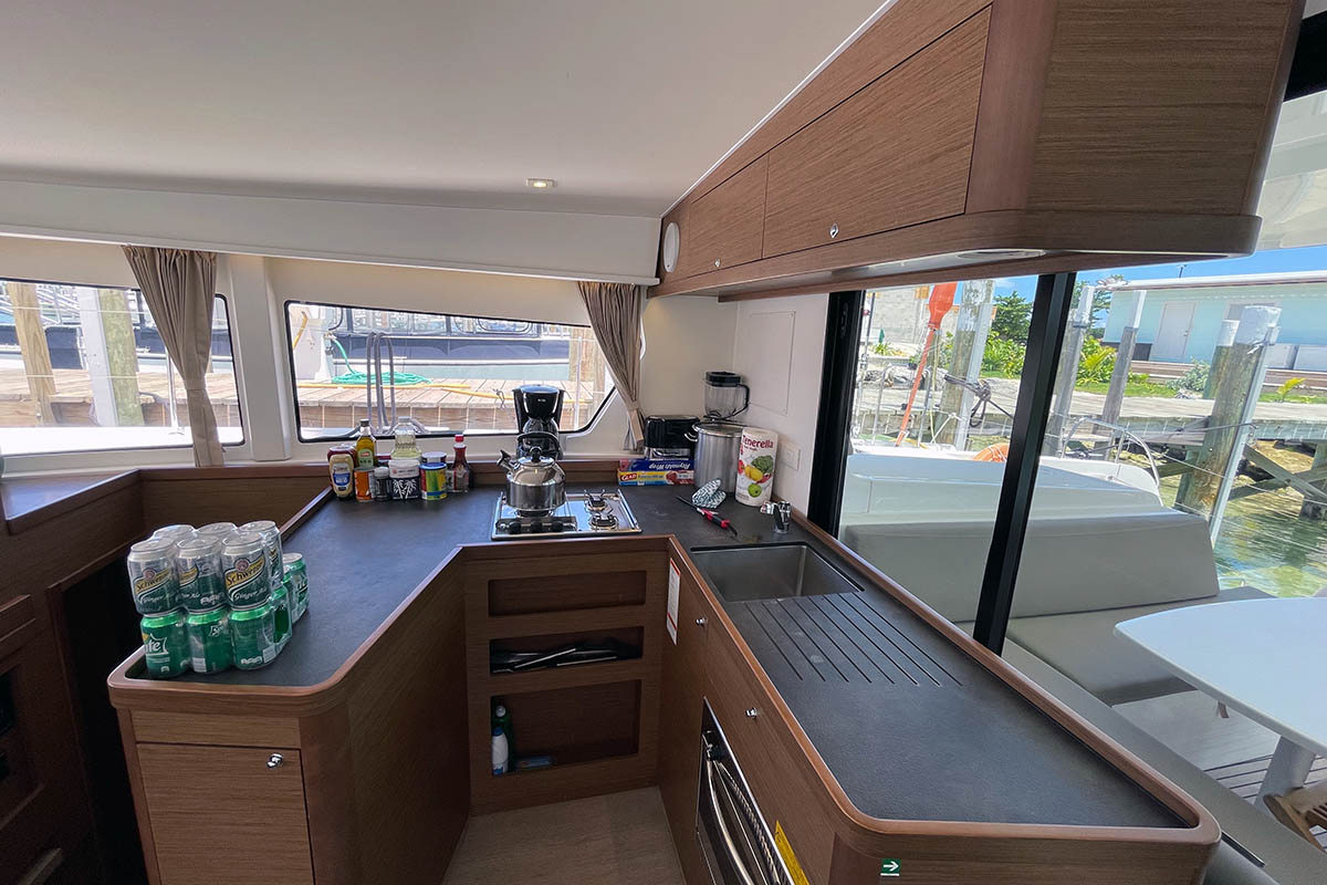 Photo #9 - Lagoon 42 - 4 + 2 cab. (Sybaris) en Marsh Harbour - 36038