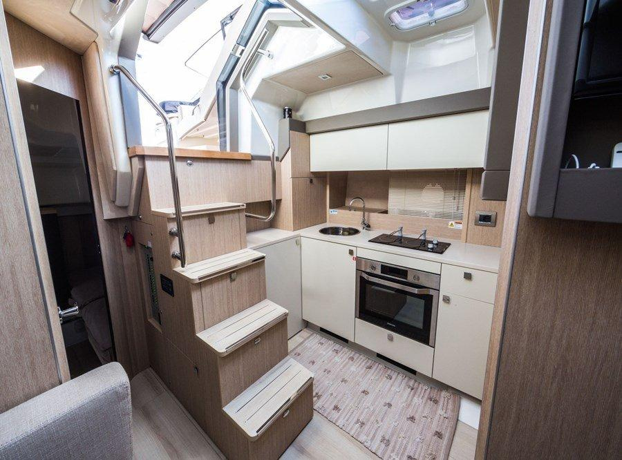 Photo #9 - Cranchi M44 HT (Brown Sugar) in Podstrana - 36078
