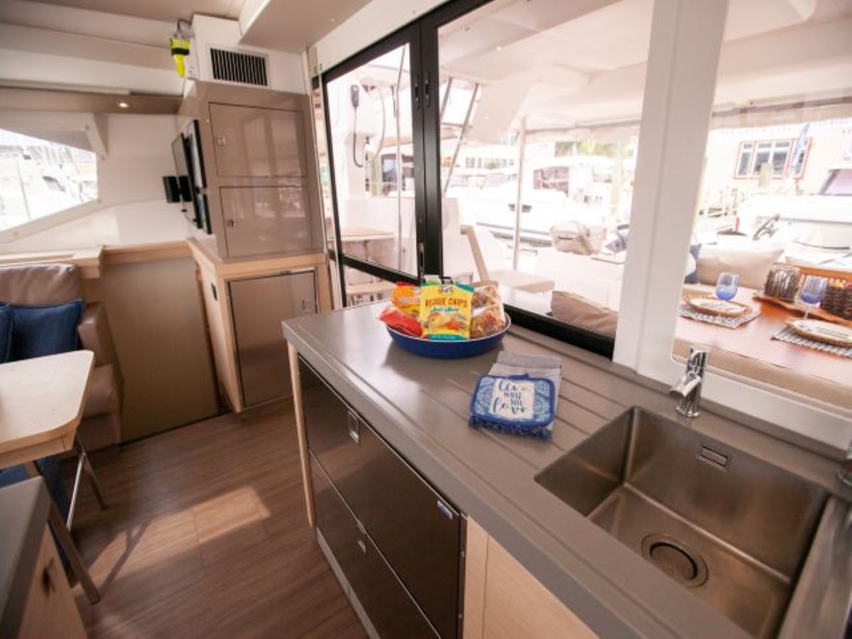 Photo #4 - Fountaine Pajot Saona 47 Maestro - 3 + 1 cab. (Dark Star) en Annapolis Maryland - 36172