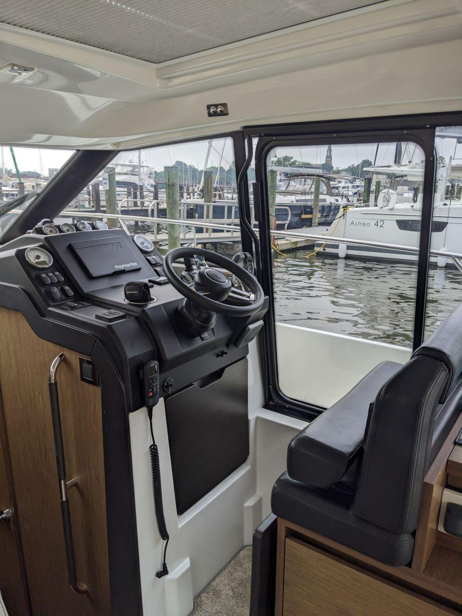 Photo #7 - Jeanneau NC 33 (Knot Home) in Annapolis. MD - 36174