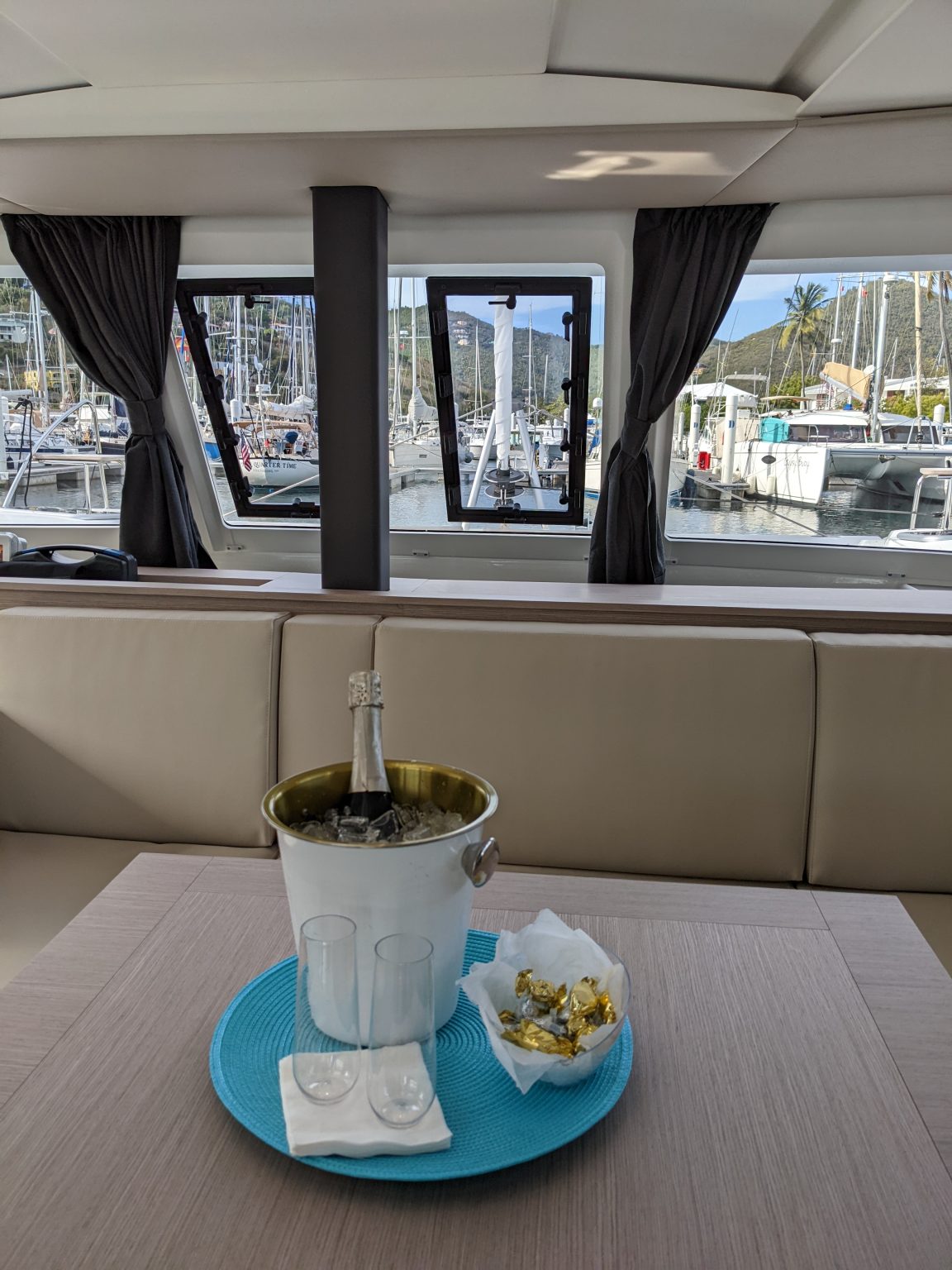 Photo #4 - Fountaine Pajot Isla 40 - 3 cab. (Hoppy Choppy) en Nanny Cay - 36187
