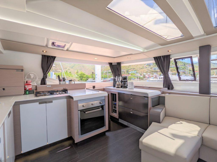 Photo #10 - Fountaine Pajot Tanna 47 Maestro - 3 cab. (Satori) in Nanny Cay - 36191