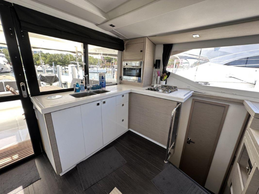 Photo #8 - Fountaine Pajot Lucia 40 (Oasis) in St. Petersburg - 36214