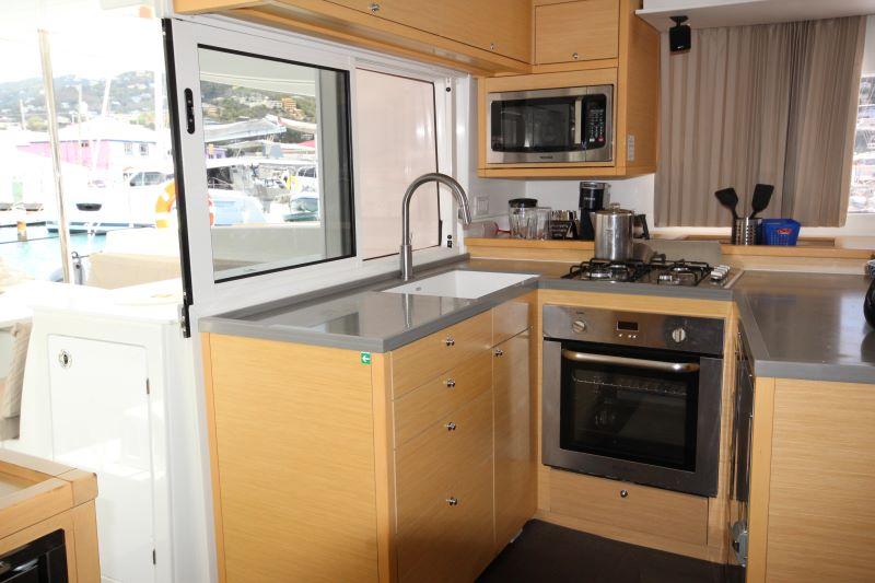 Photo #12 - Lagoon 450 - 4 cab. (Azzurra) in St. Thomas - 36248
