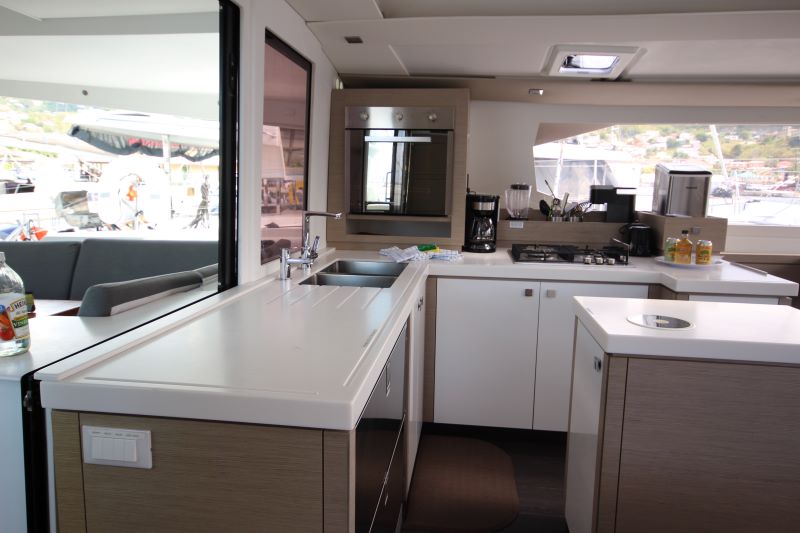 Photo #14 - Fountaine Pajot Saona 47 - 5 cab. (La Belle Vie) en St. Thomas - 36256