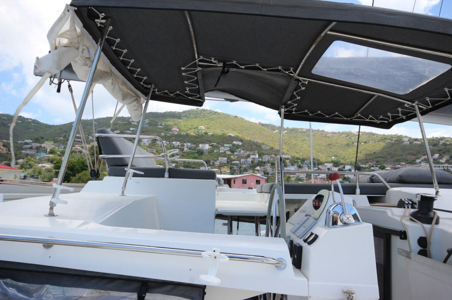 Photo #4 - Fountaine Pajot Saona 47 - 5 cab. (Parrot Ice) in St. Thomas - 36261