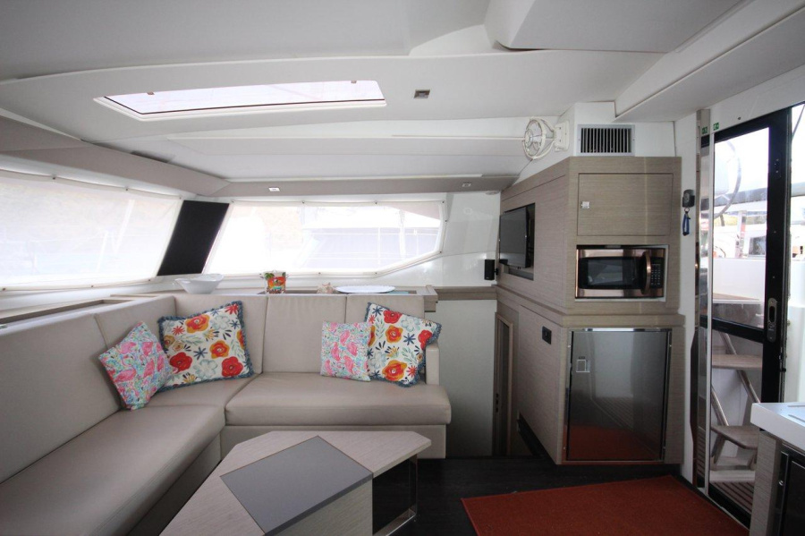 Photo #11 - Fountaine Pajot Saona 47 - 5 cab. (Parrot Ice) in St. Thomas - 36261